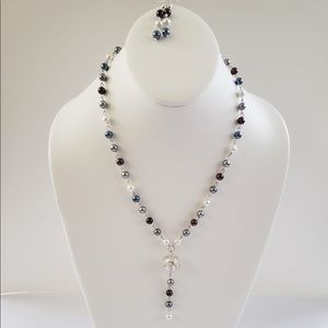 Beaded majorica pearl necklace with silver pendant